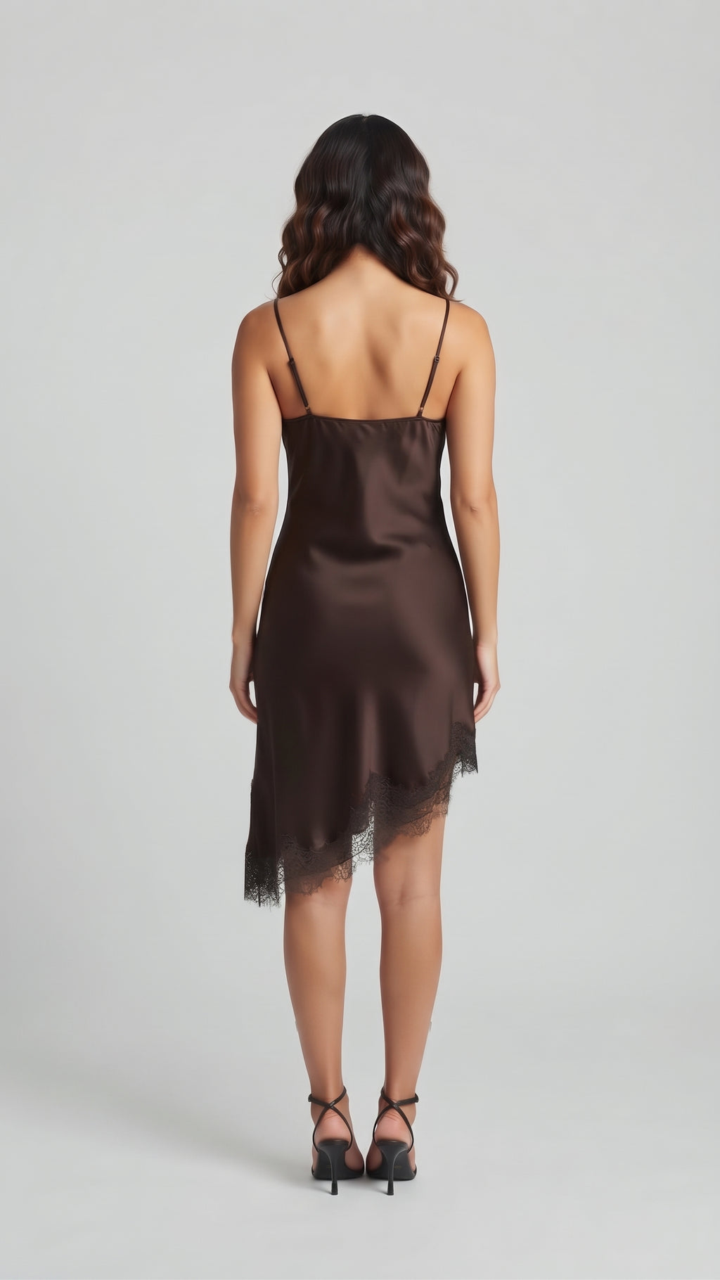 Vestido Lencero Satinado con Encaje Asimétrico