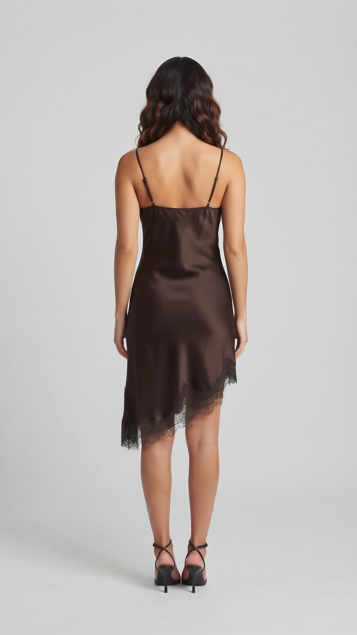 Vestido Lencero Satinado con Encaje Asimétrico
