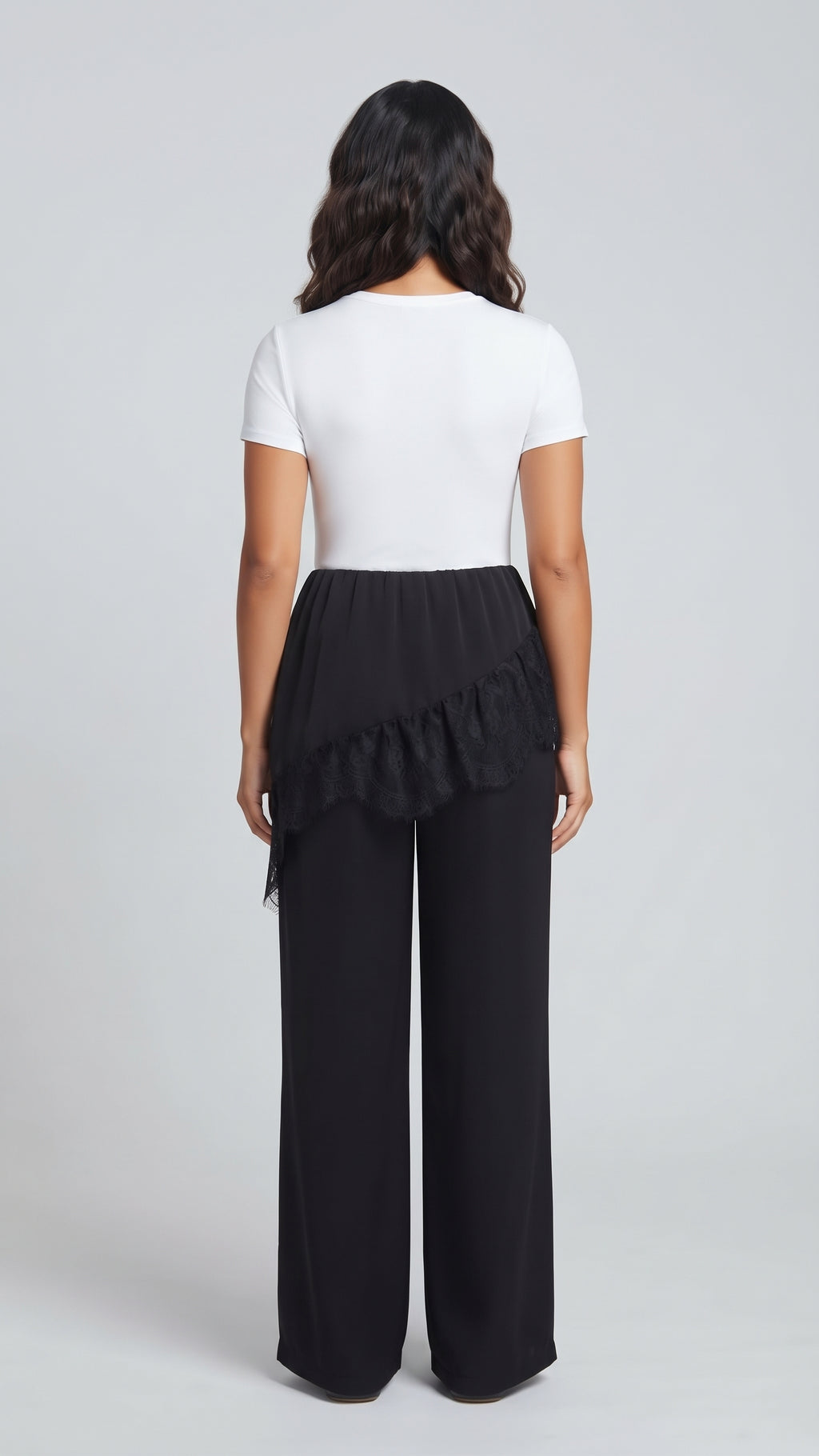 Pantalón Fluido con Sobrefalda Asimétrica de Encaje