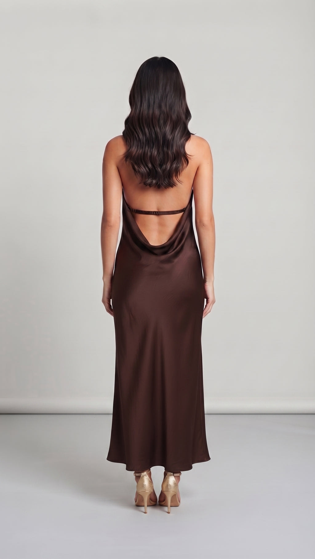 Vestido Maxi de Satin con Cuello Halter y Espalda Drapeada