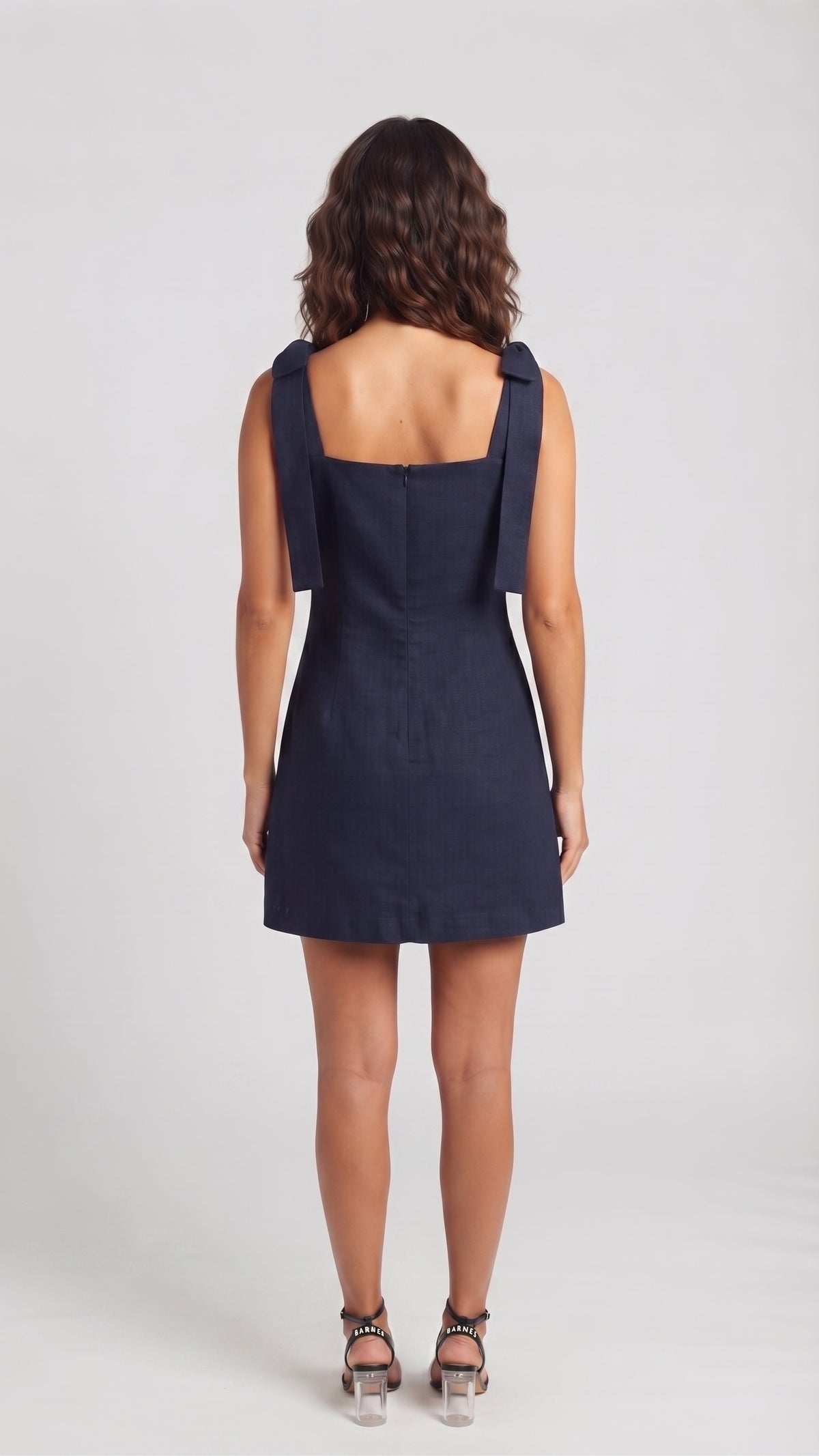 Vestido con Tirantes de Lazo y Escote Cuadrado