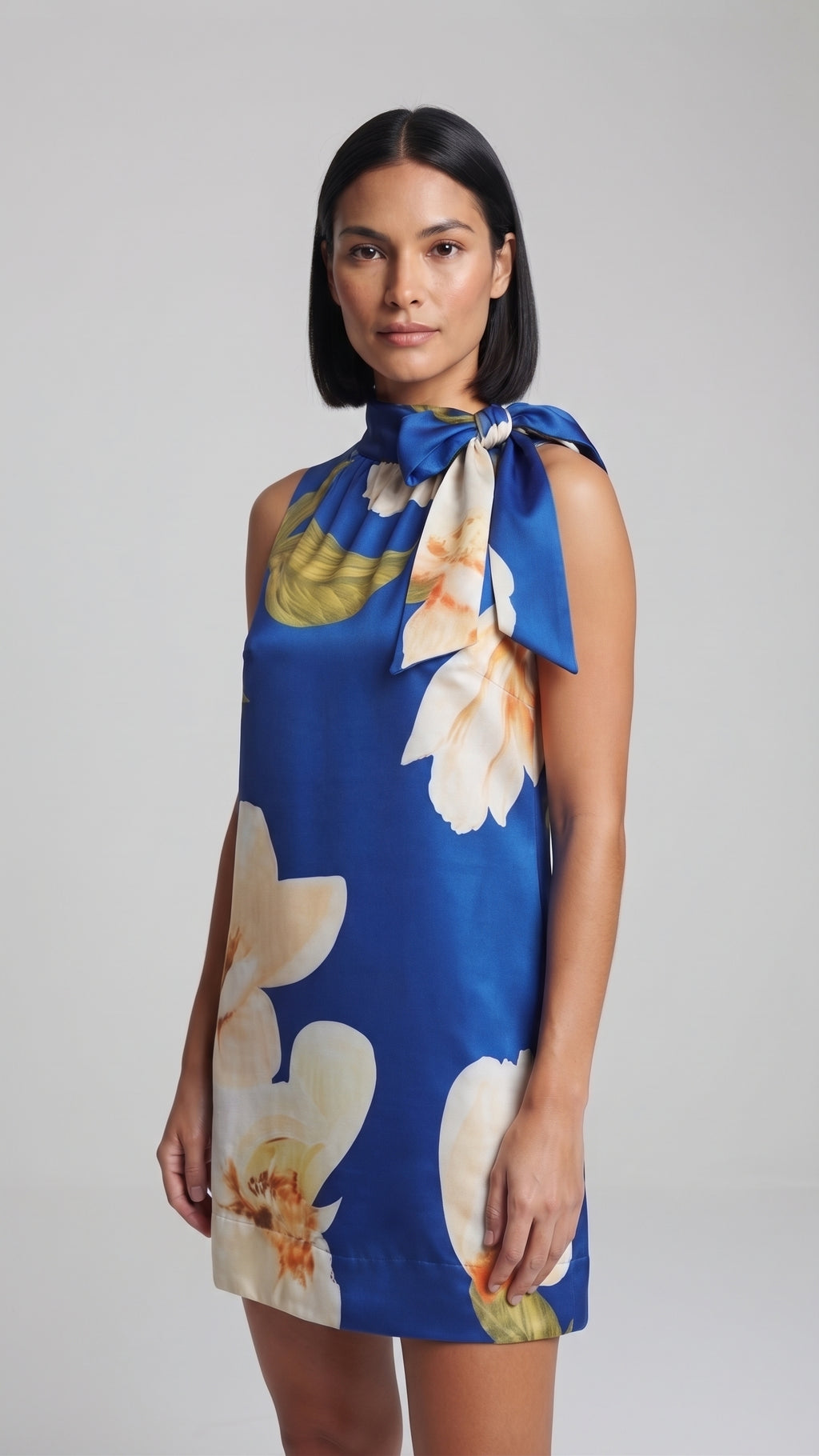 Vestido Satinado con Estampado Floral y Lazo al Cuello