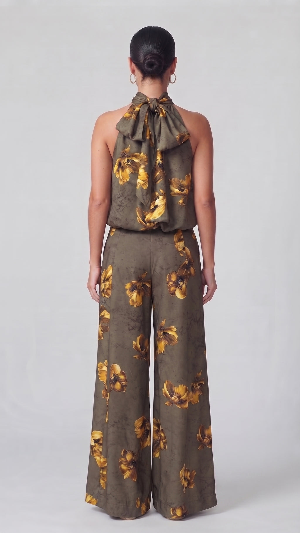 Conjunto Top Halter y Pantalón Wide-Leg con Estampado Floral