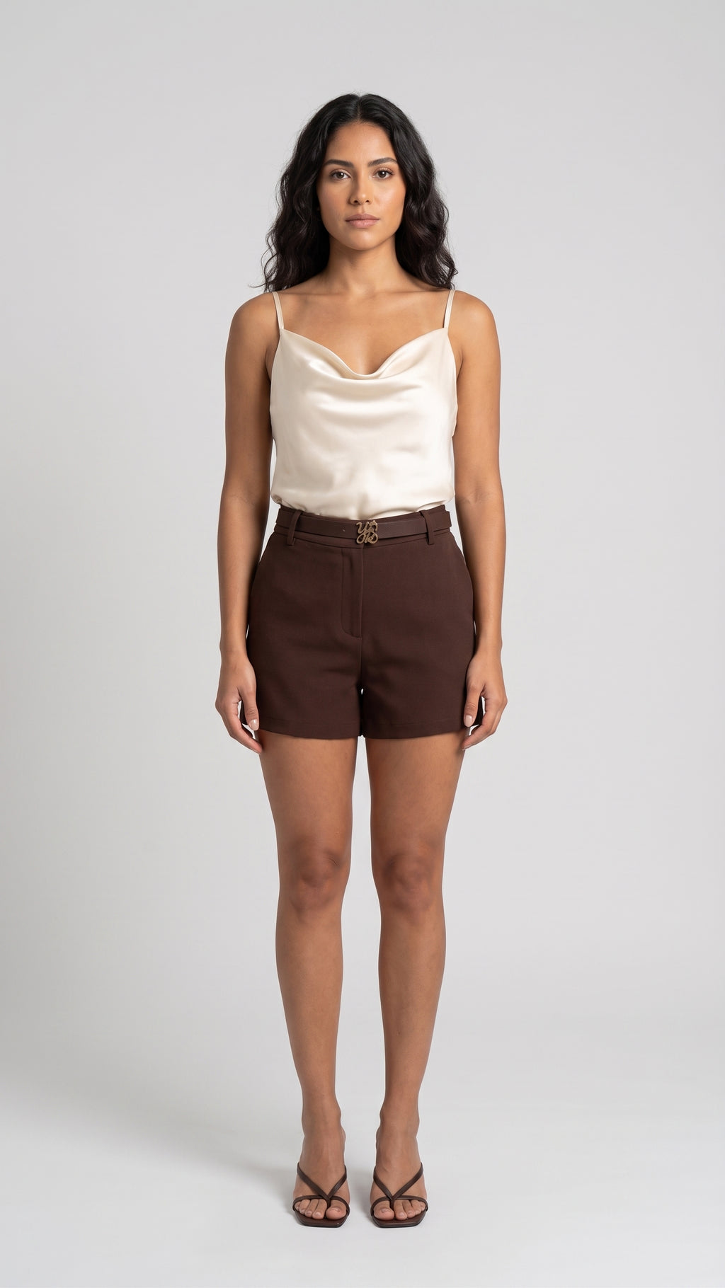 Short Sastre con Detalle de Hebilla Dorada