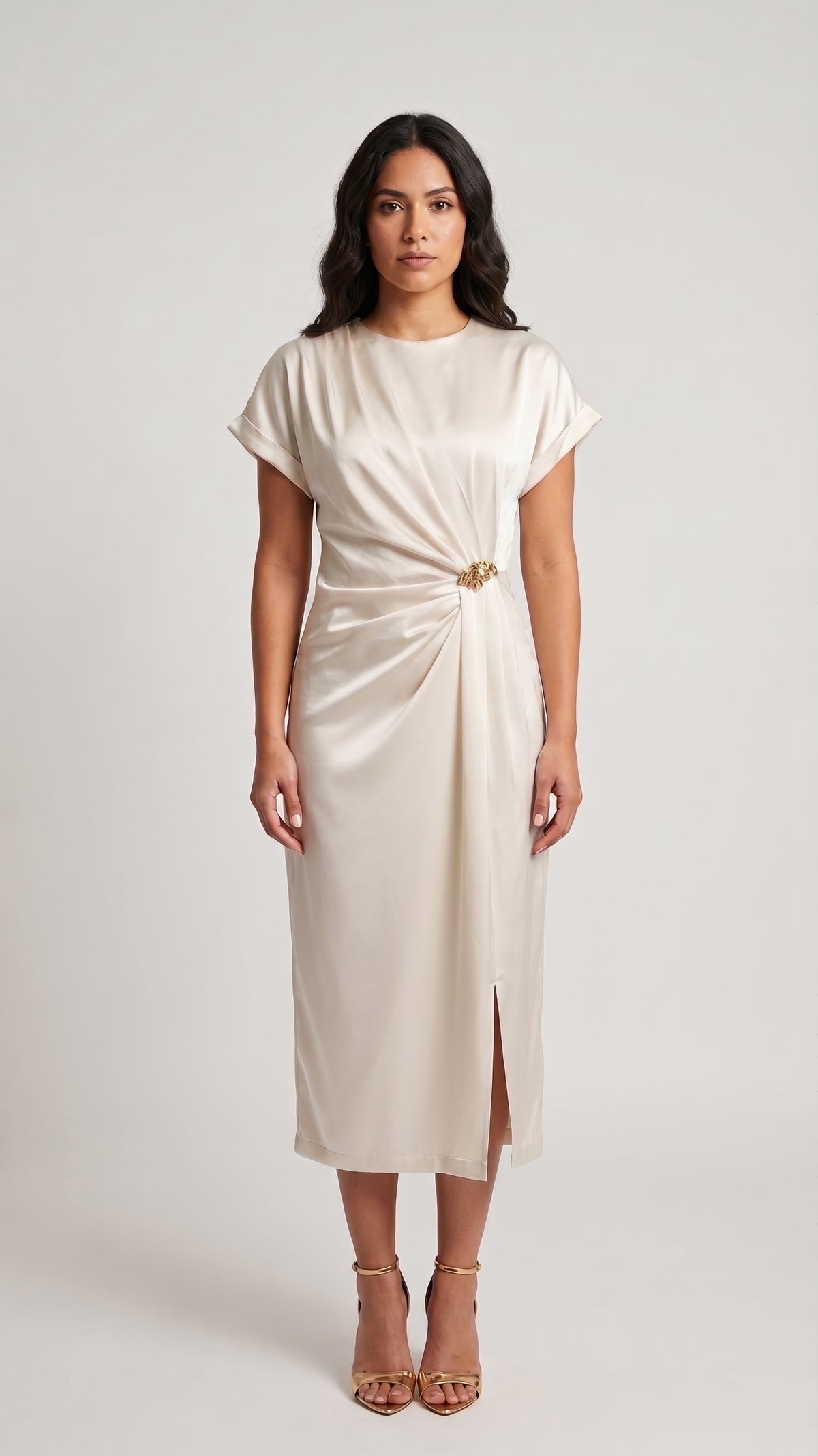 Vestido Midi Satinado con Drapeado Frontal y Broche