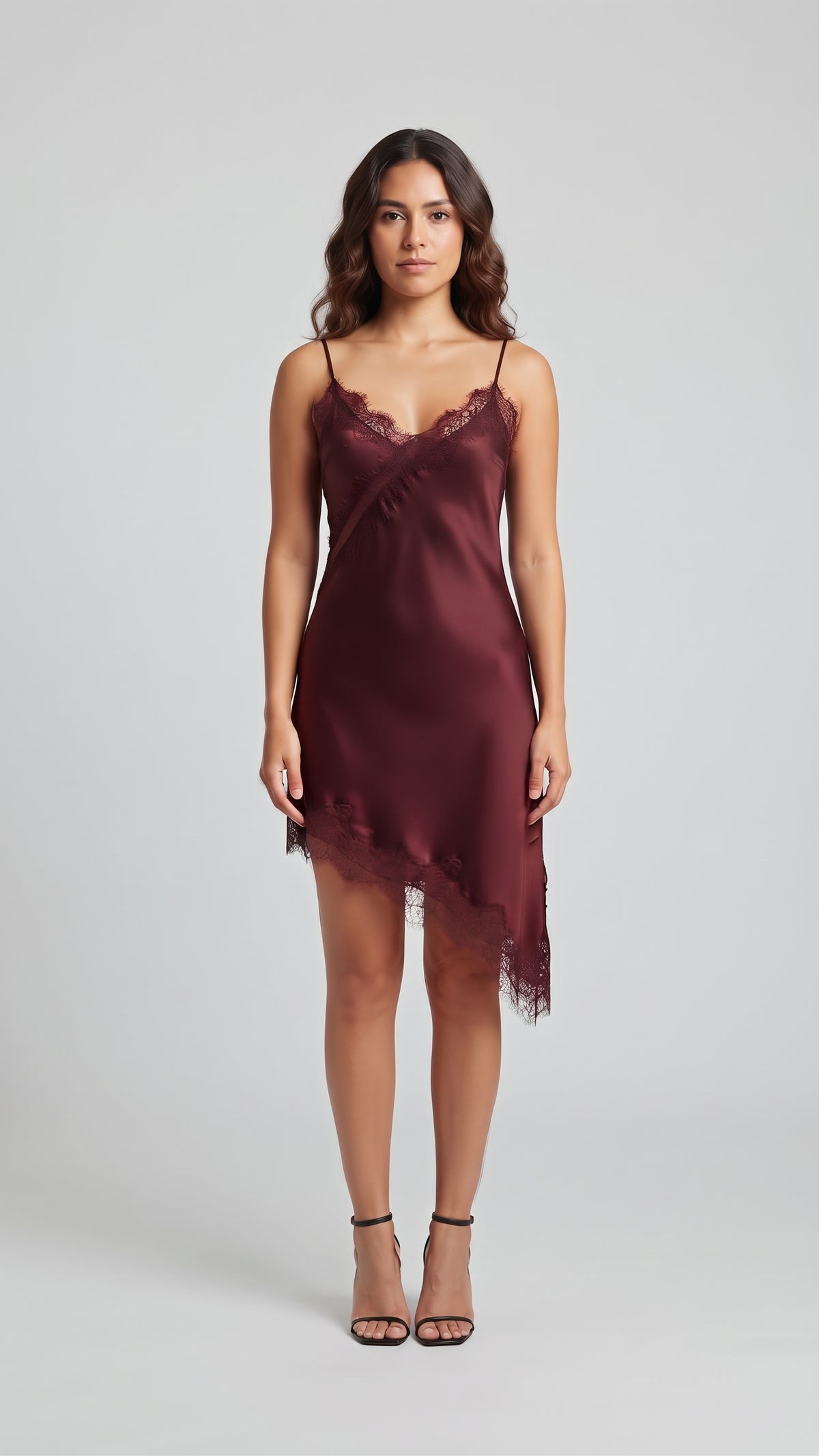 Vestido Lencero Satinado con Encaje Asimétrico