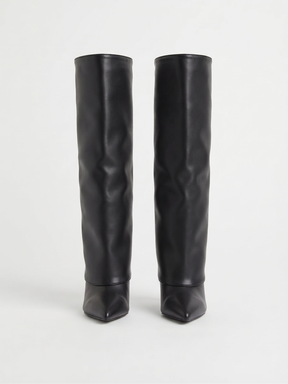 Botas Altas Slouchy de Tacón Fino en Negro
