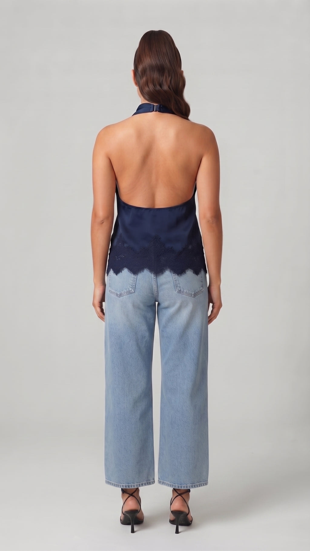 Top Halter de Satin con Detalle de Encaje