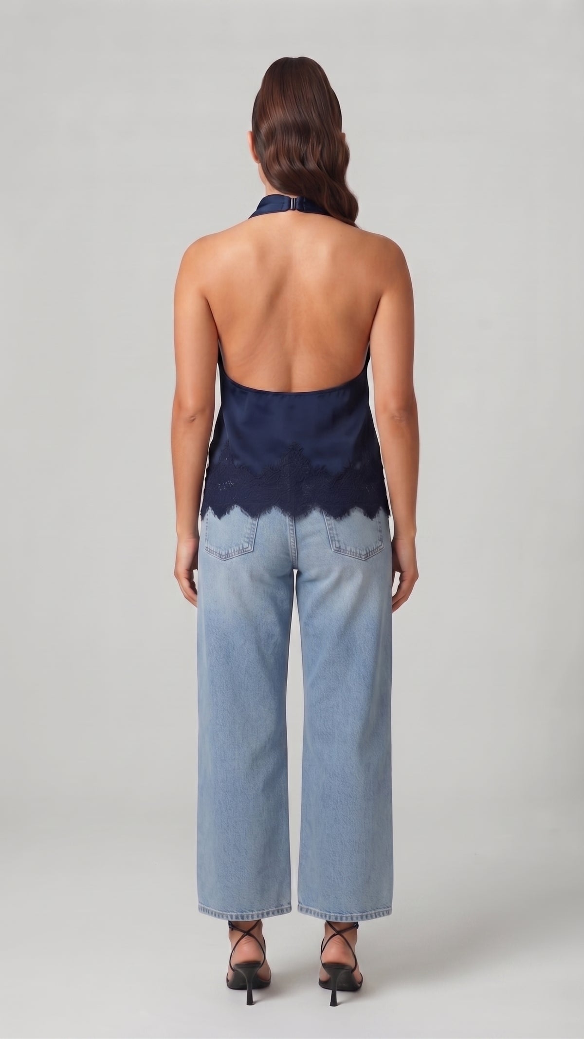 Top Halter de Satin con Detalle de Encaje