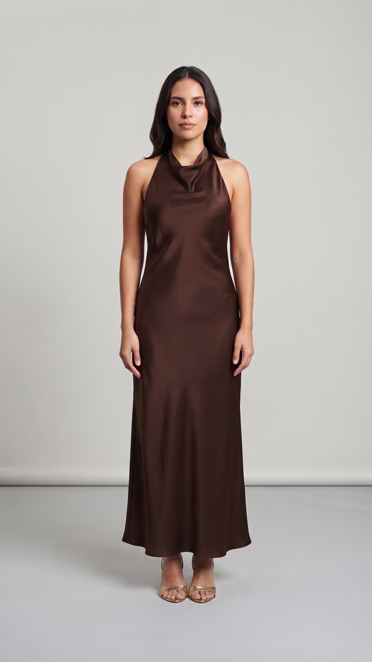 Vestido Maxi de Satin con Cuello Halter y Espalda Drapeada