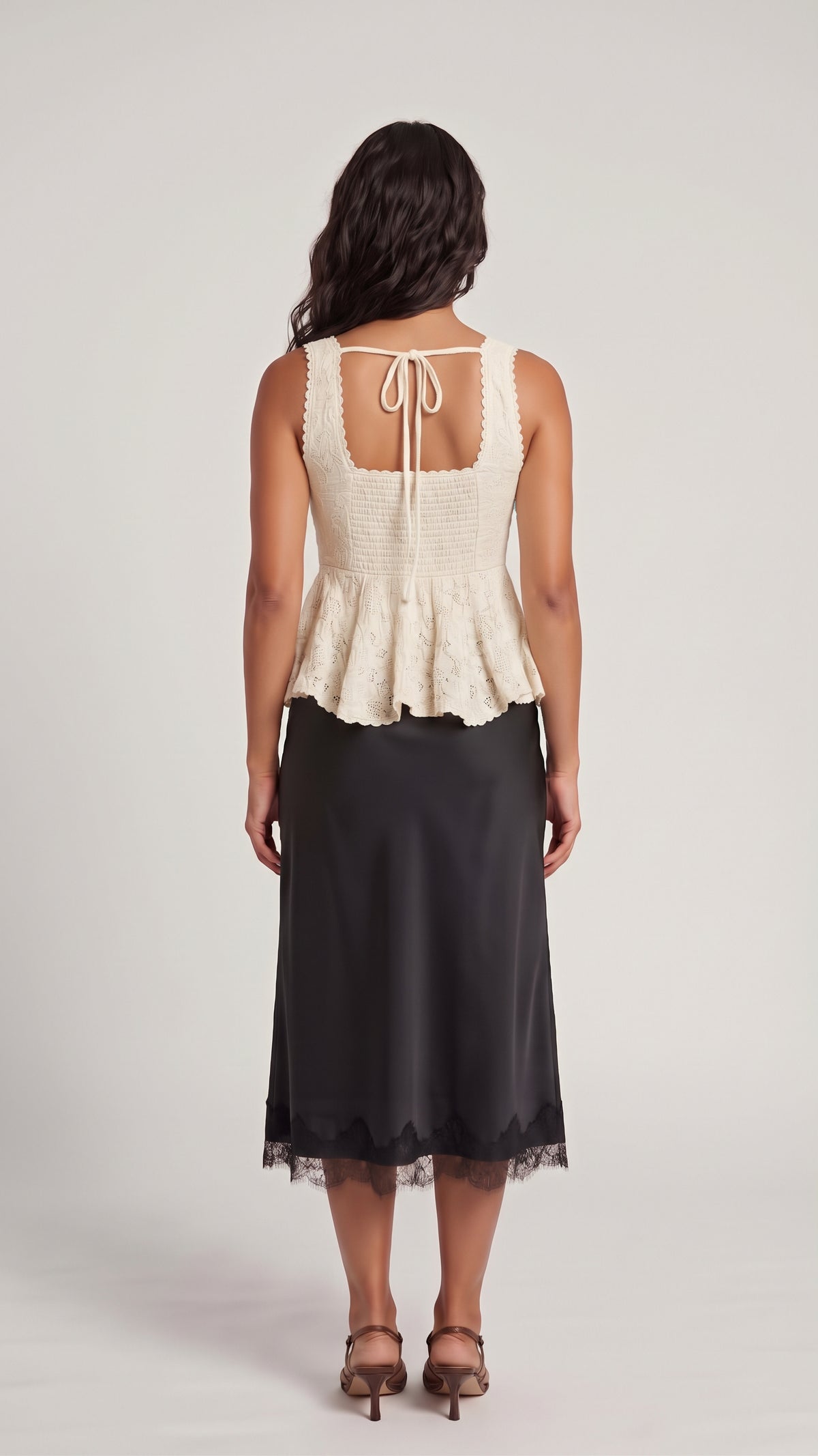 Blusa Peplum de Encaje Floral con Espalda Fruncida