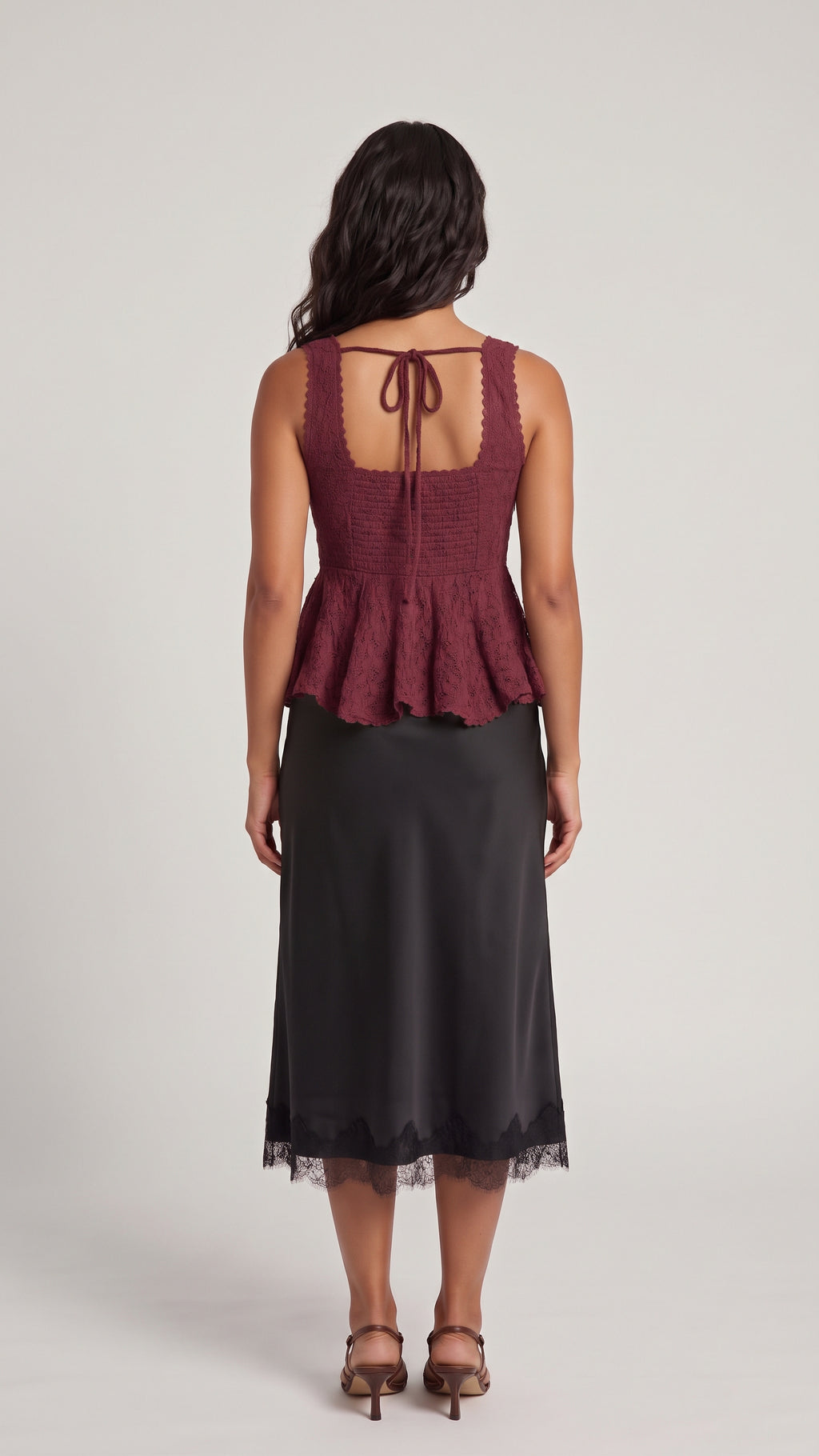 Blusa Peplum de Encaje Floral con Espalda Fruncida
