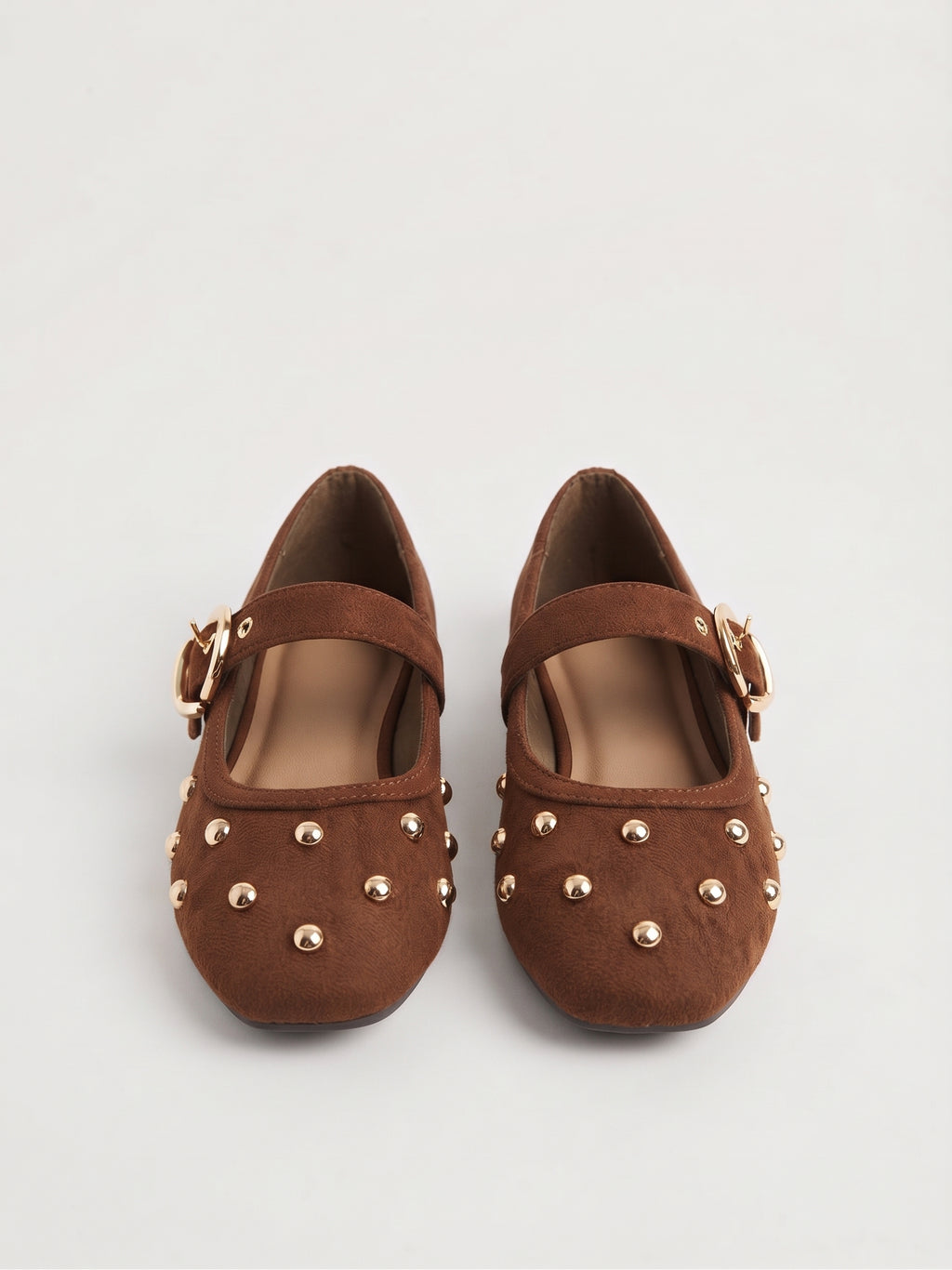 Ballerinas Planas Marrones con Tachuelas Doradas y Hebilla