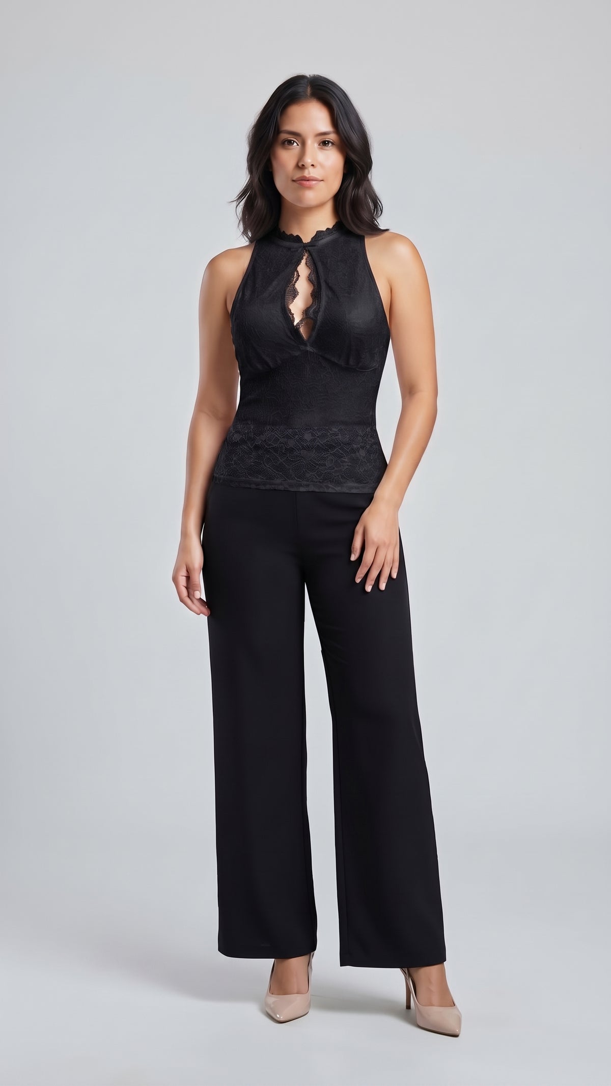 Top de Encaje con Cuello Halter y Abertura