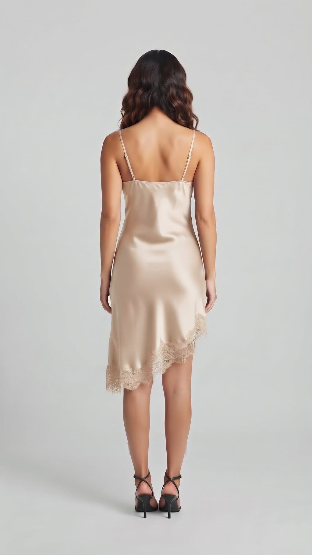 Vestido Lencero Satinado con Encaje Asimétrico