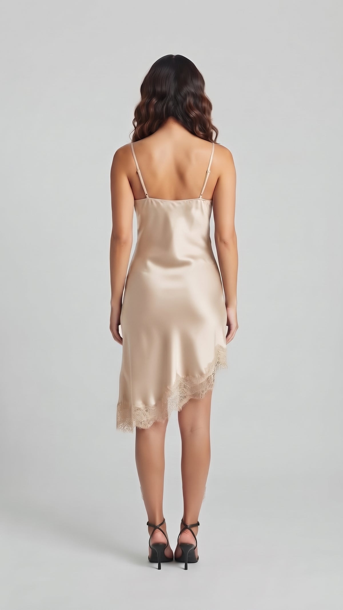 Vestido Lencero Satinado con Encaje Asimétrico