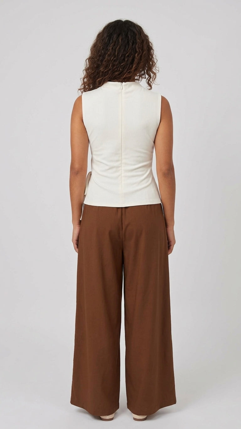 Blusa Asimétrica con Cuello Alto y Lazo Lateral