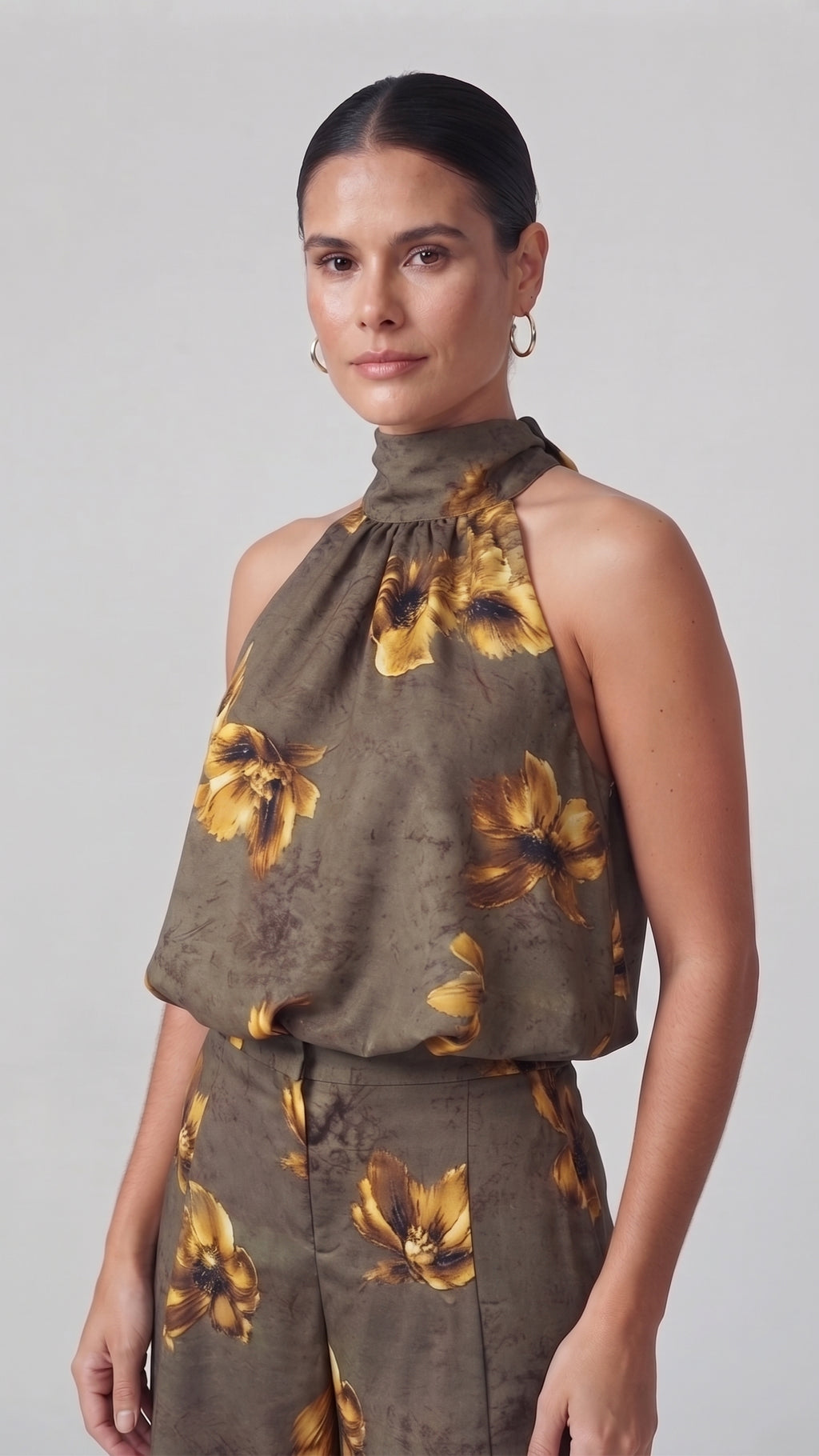 Conjunto Top Halter y Pantalón Wide-Leg con Estampado Floral