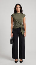 Blusa con Cuello Alto y Lazo Lateral