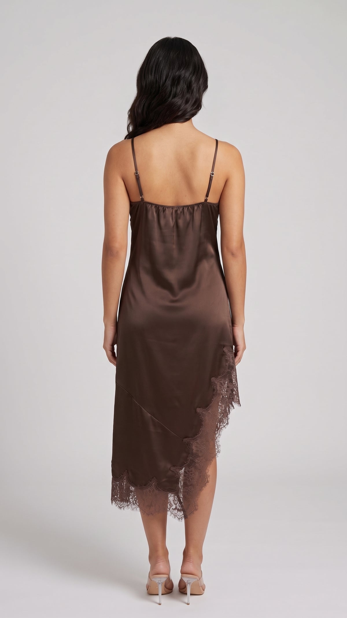 Vestido Lencero Satinado con Encaje Asimétrico