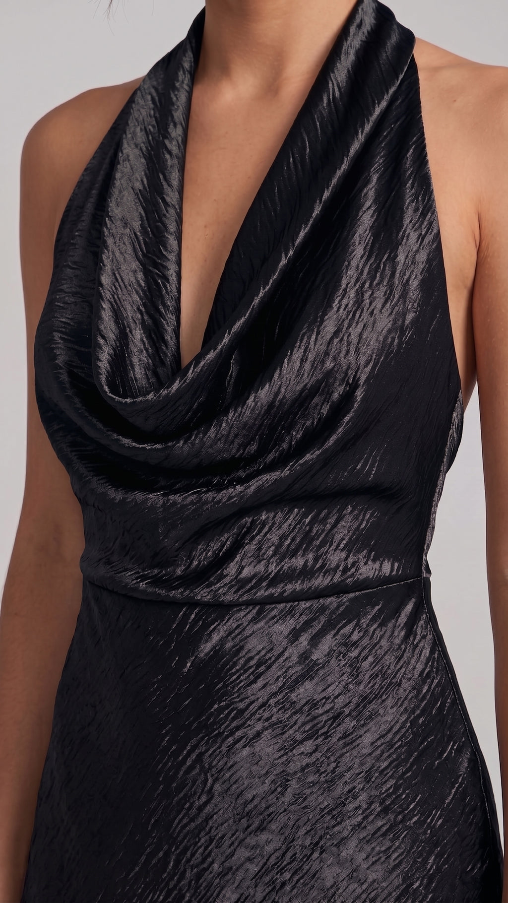 Vestido Largo Texturizado con Escote Drapeado