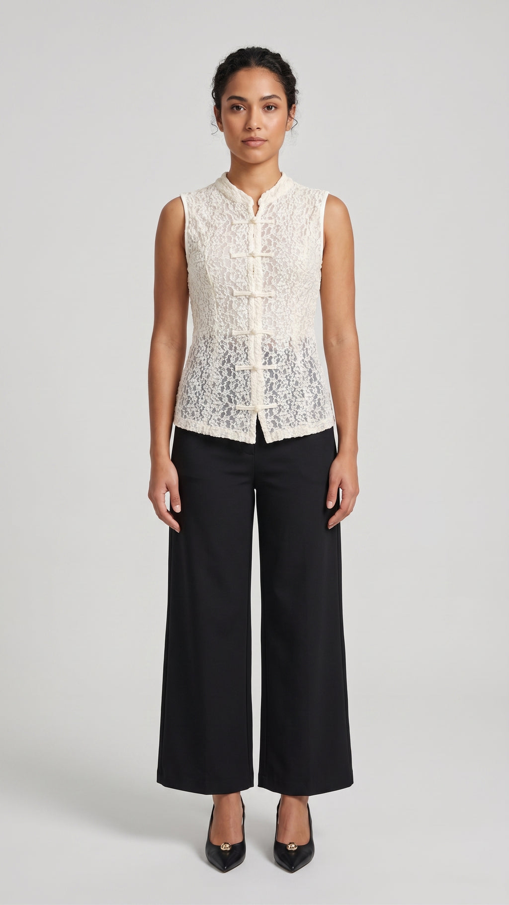 Blusa de Encaje con Cuello Mao y Nudos Tradicionales