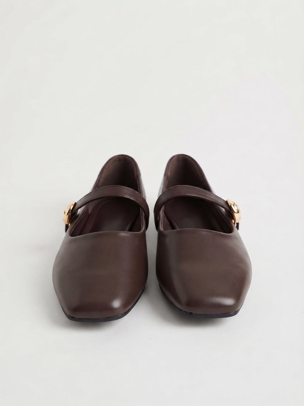 Ballerinas Planas Marrones con Detalle de Botón Dorado