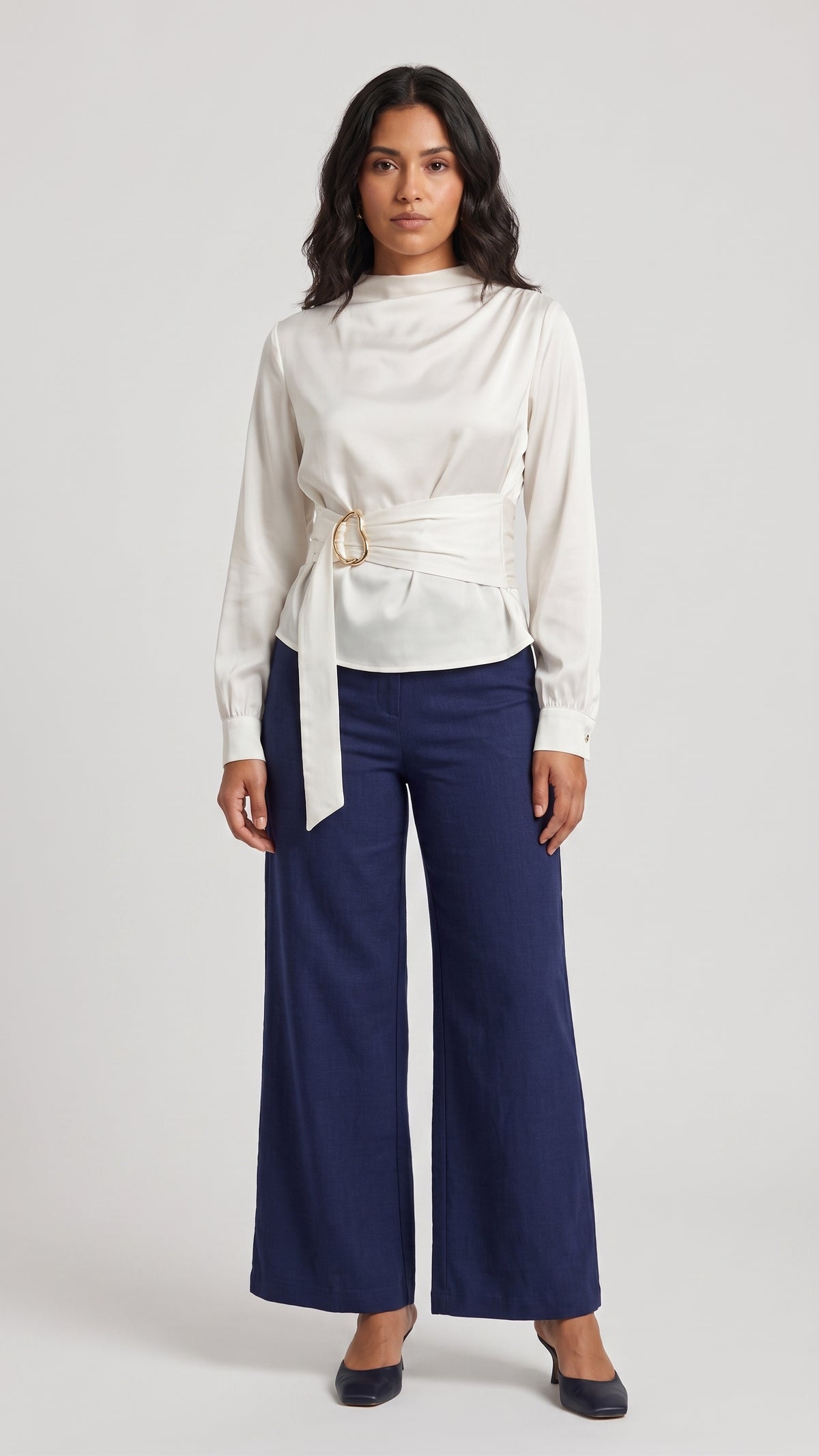 Blusa Elegante de Satin con Fajín y Hebilla Escultural