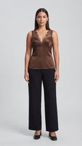 Blusa Lencera Satinada con Encaje en Escote