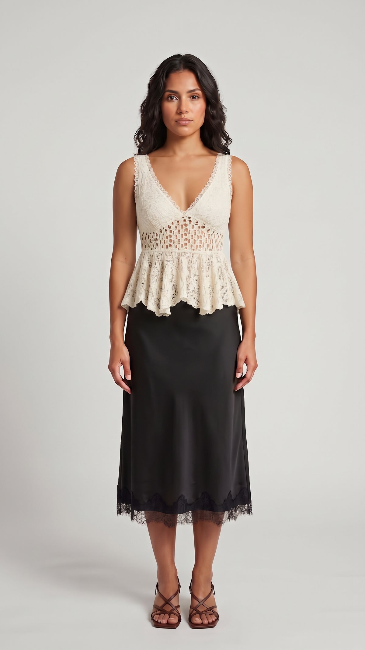 Blusa Peplum de Encaje Floral con Espalda Fruncida
