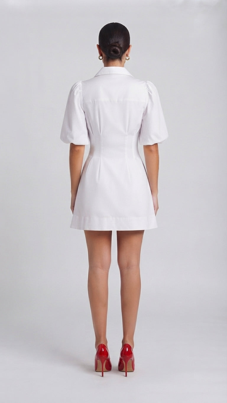 Vestido Mini Camisero Blanco con Mangas Abullonadas y Cintura Corsé