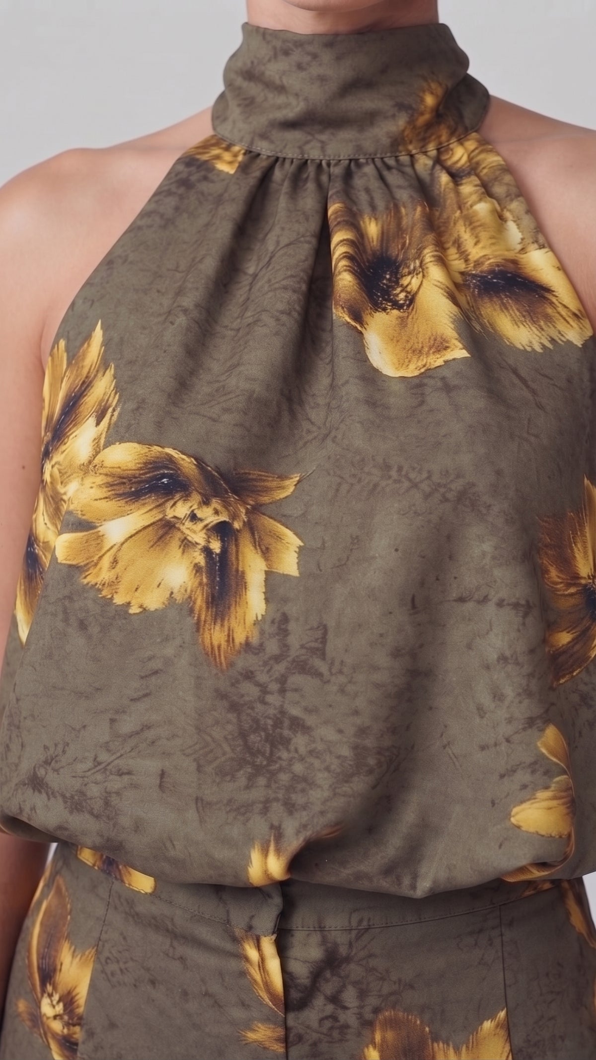 Conjunto Top Halter y Pantalón Wide-Leg con Estampado Floral