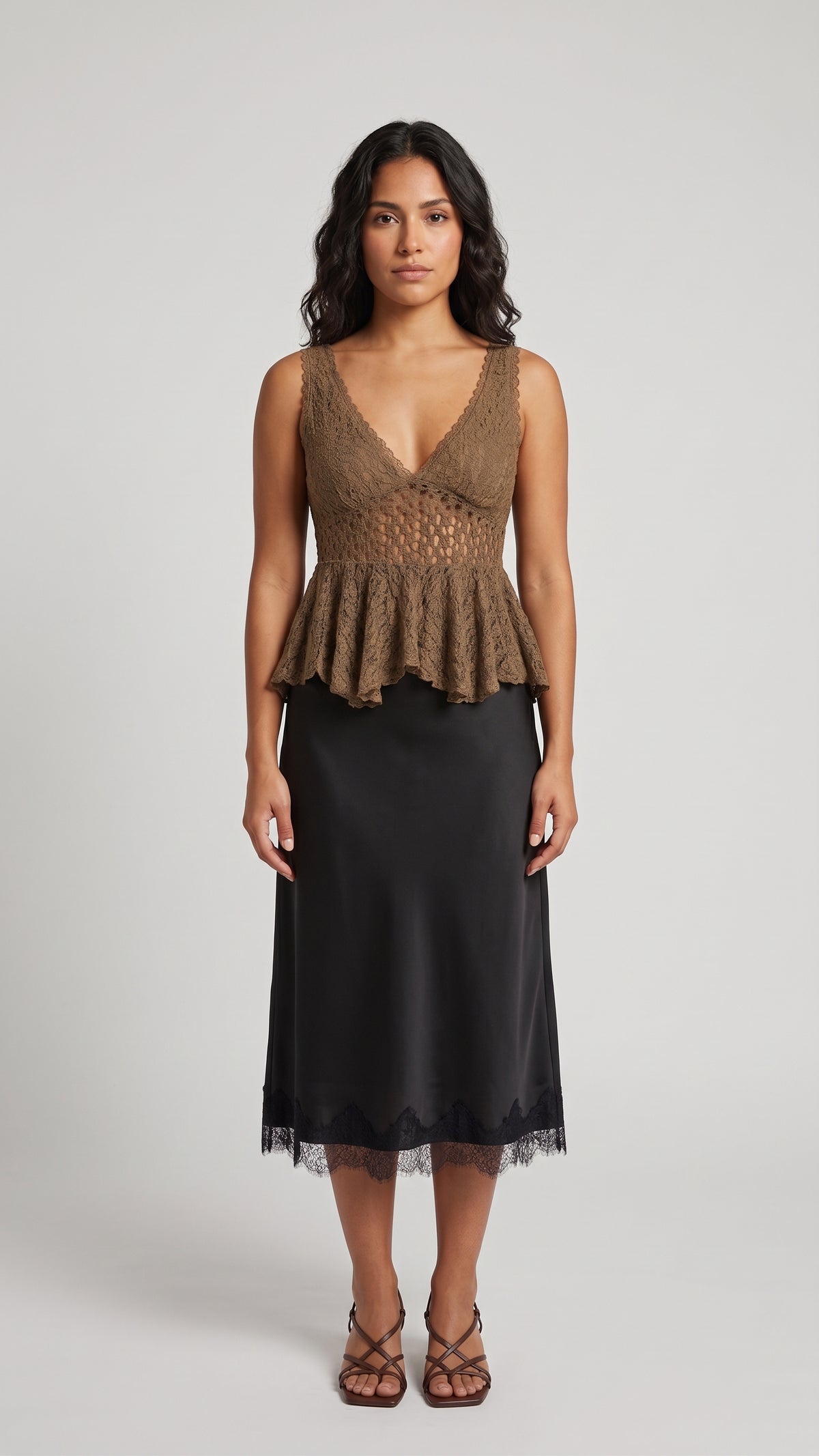 Blusa Peplum de Encaje Floral con Espalda Fruncida