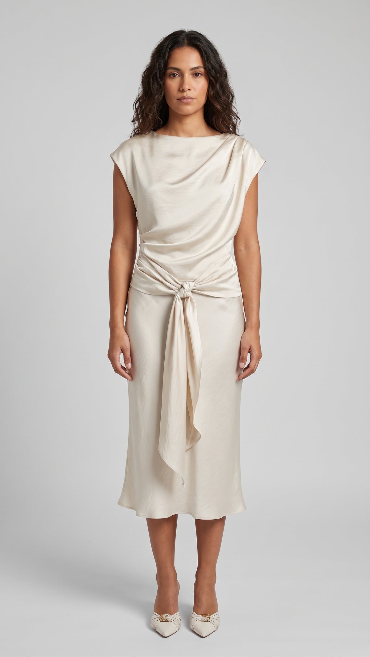 Vestido Midi Satinado con Cuello Barco y Nudo Frontal