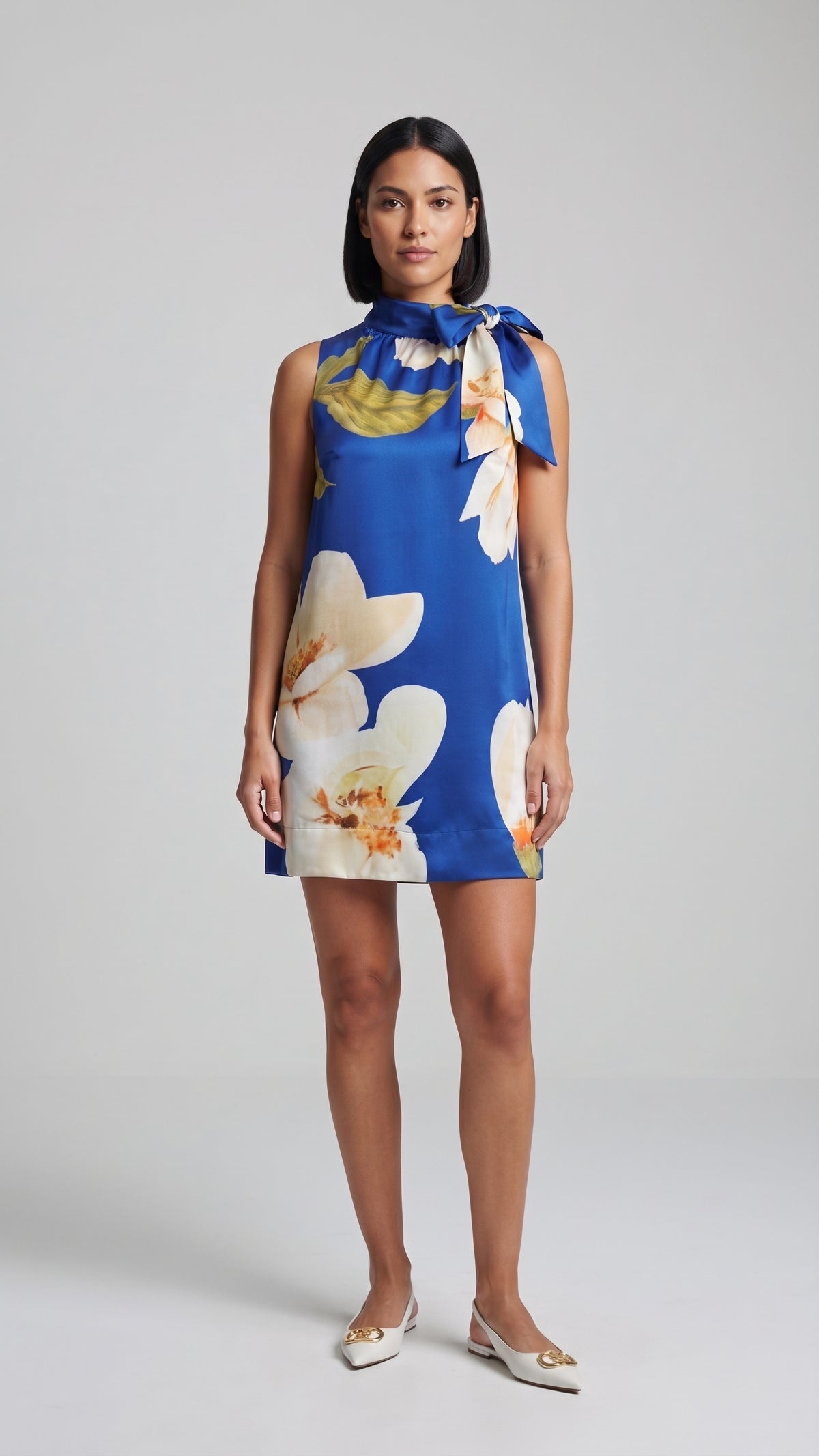Vestido Satinado con Estampado Floral y Lazo al Cuello