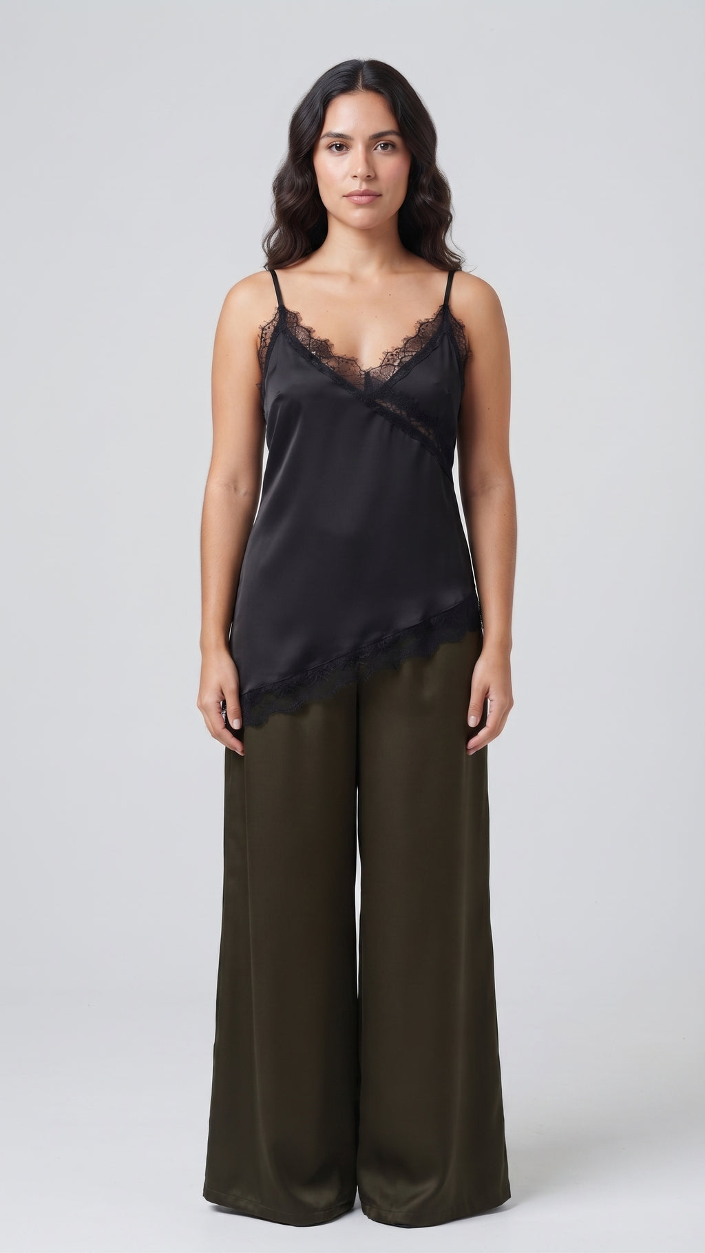 Camisola Asimétrica de Satin y Encaje