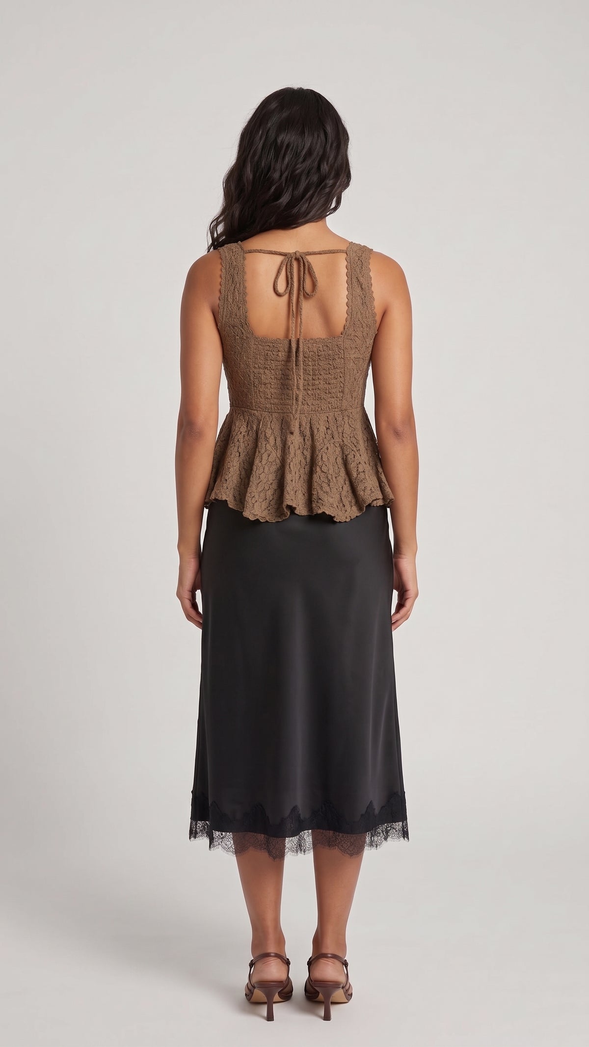 Blusa Peplum de Encaje Floral con Espalda Fruncida