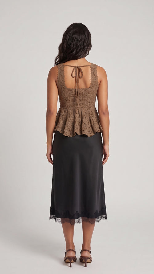 Blusa Peplum de Encaje Floral con Espalda Fruncida
