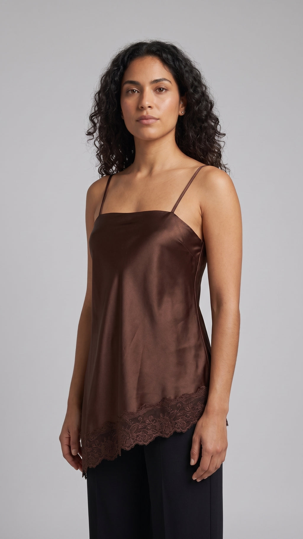 Blusa Satin Escote Recto y Encaje
