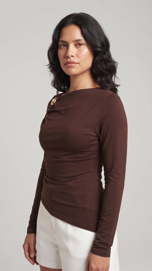 Blusa Asimétrica con Detalle Dorado