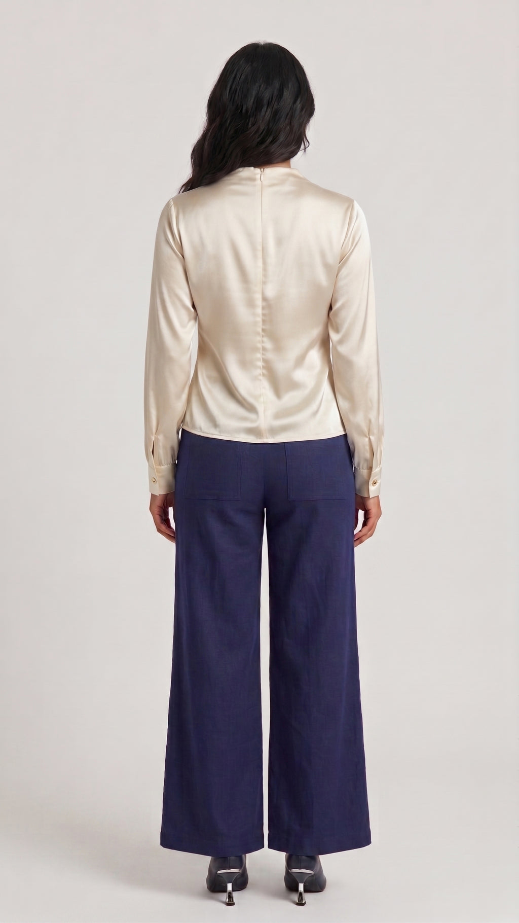 Blusa Elegante de Satin con Fajín y Hebilla Escultural